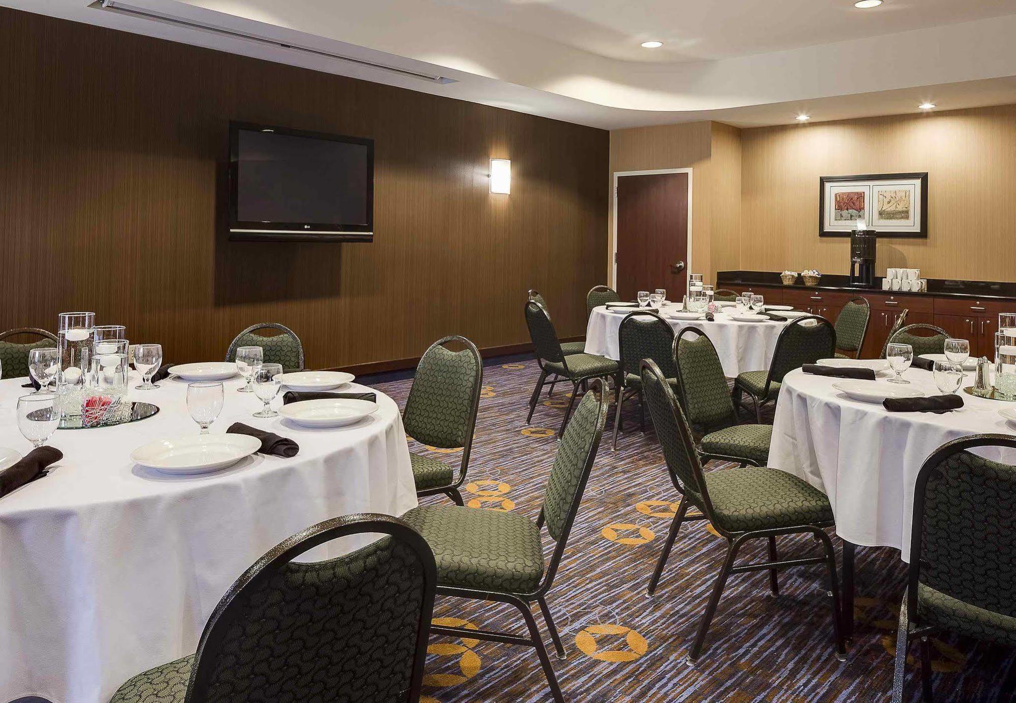 Courtyard Des Moines Ankeny Hotel Exterior foto